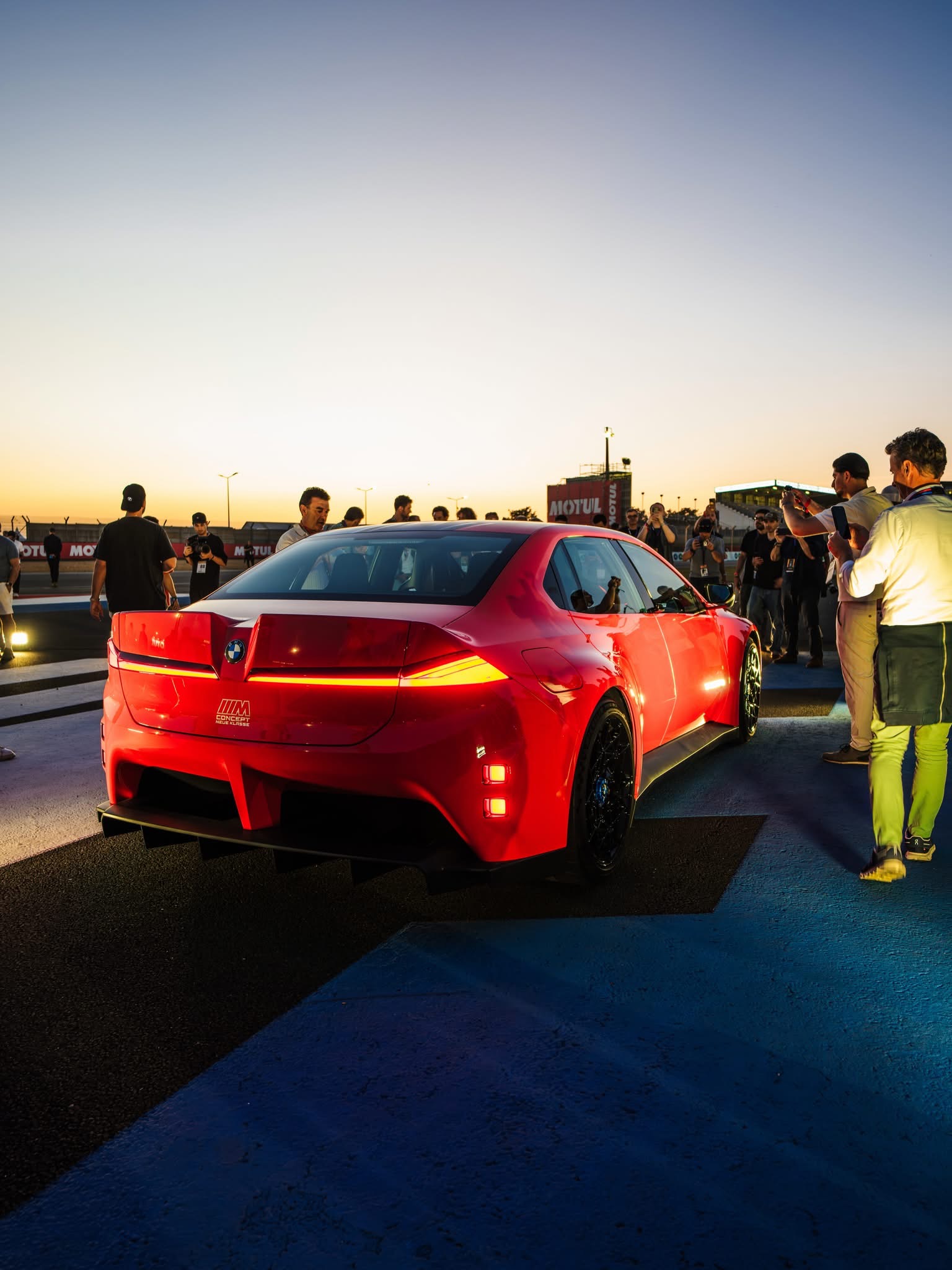 BMW M3 eléctrico en exhibición